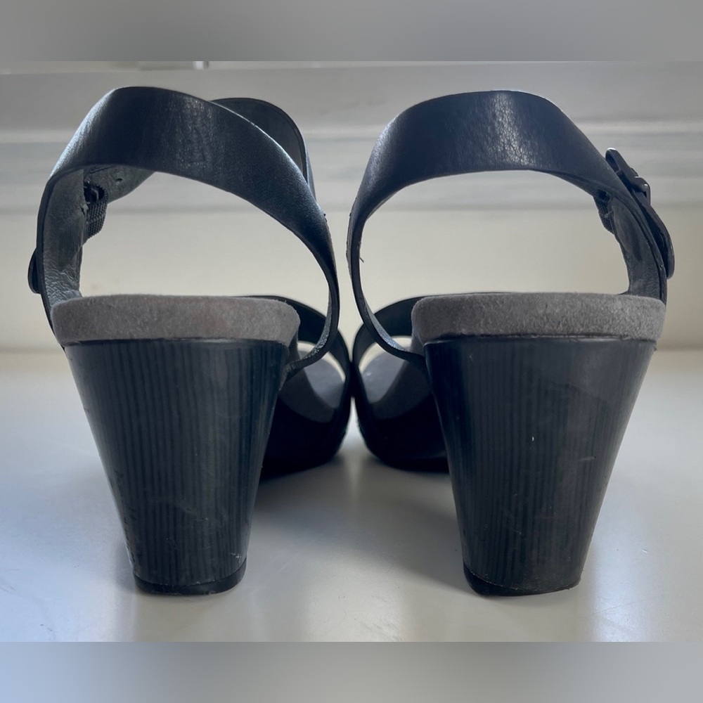 Dansko Tasha Leather Clog Sandals With Cutout Heel Detail Size EU 40 (9.5-10) - Picture 7 of 9